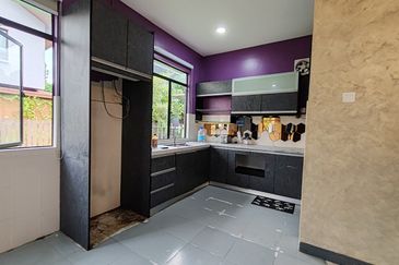 Glenmarie Cove Residence