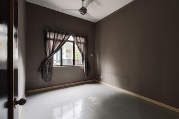 Glenmarie Cove Residence