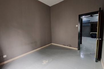 Glenmarie Cove Residence