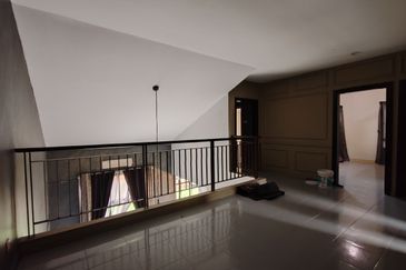 Glenmarie Cove Residence