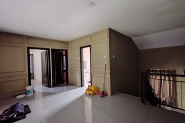 Glenmarie Cove Residence