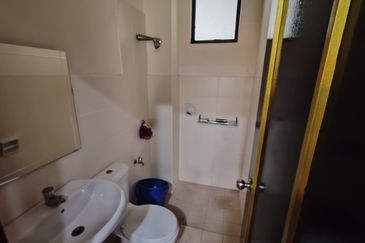 Glenmarie Cove Residence