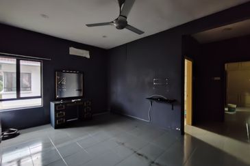 Glenmarie Cove Residence