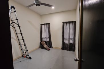 Glenmarie Cove Residence