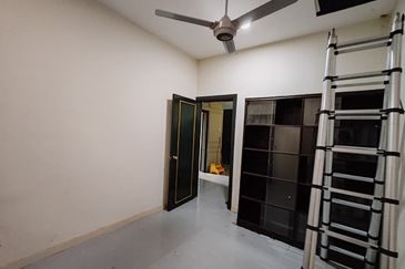 Glenmarie Cove Residence