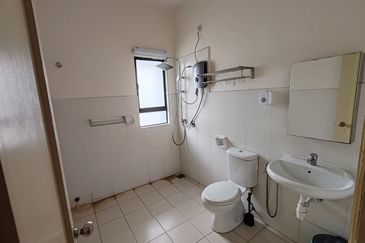 Glenmarie Cove Residence