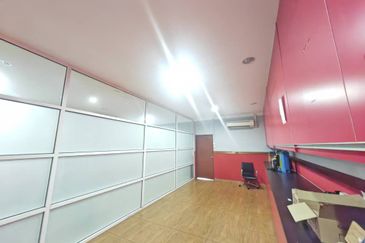 Port Klang Second Floor office Lebuh Bringin, Selangor
