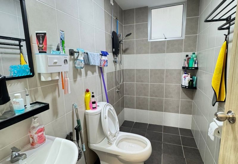 MI Apartment Bandar Putra Kulai 3 Rooms Partly Furnished Gated & Guarded