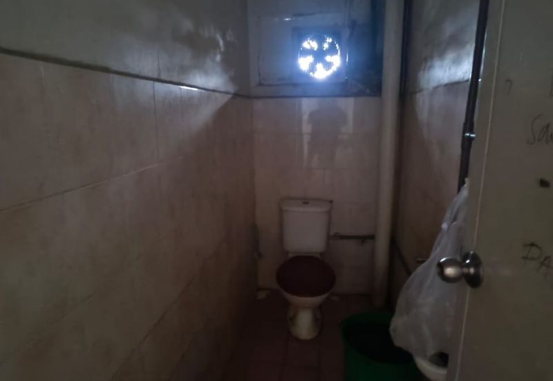 Kelapa Sawit Kulai 1.5 Storey Terrace Factory with Cool Rooms