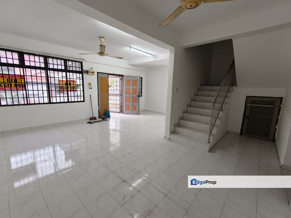 Taman Tampoi Utama Double Storey Terrace House 4 Rooms, Johor, Tampoi