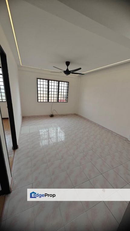 Temenggong Flat Kulai Blok 9 Renovated 3 Rooms, Johor, Kulai