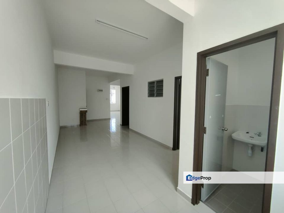 Taman Impiana Kulai Kelapa Sawit Townhouse 3 Rooms, Johor, Kulai