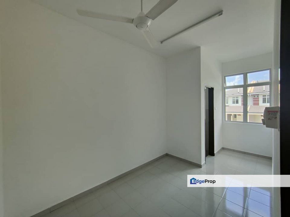 Taman Impiana Kulai Kelapa Sawit Townhouse 3 Rooms, Johor, Kulai