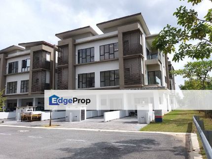 Near MRT, Spacious Fully Furnished 3 Storey Townhouse in N'Dira 16 Sierra, Puchong, Selangor, Puchong South