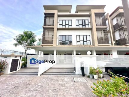 Near MRT, Schools & Mall, Fully Furnished 2 Storey Townhouse in Bandar 16 Sierra, Puchong, Selangor, Puchong South