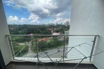 Baypoint @ Country Garden Danga Bay