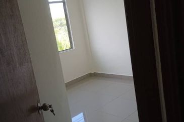 Baypoint @ Country Garden Danga Bay