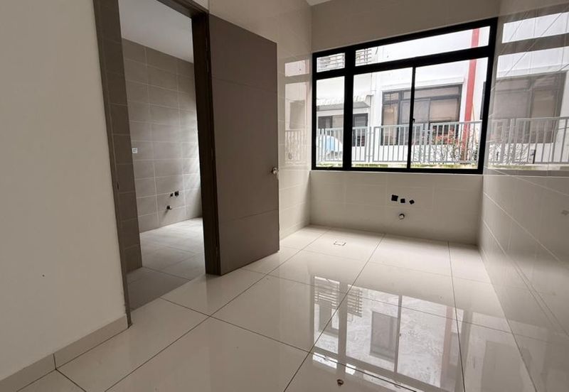 The Canal Garden South, Horizon Hills