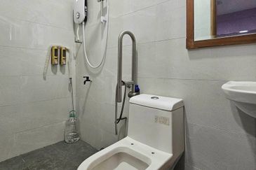 Stulang Laut / Darat