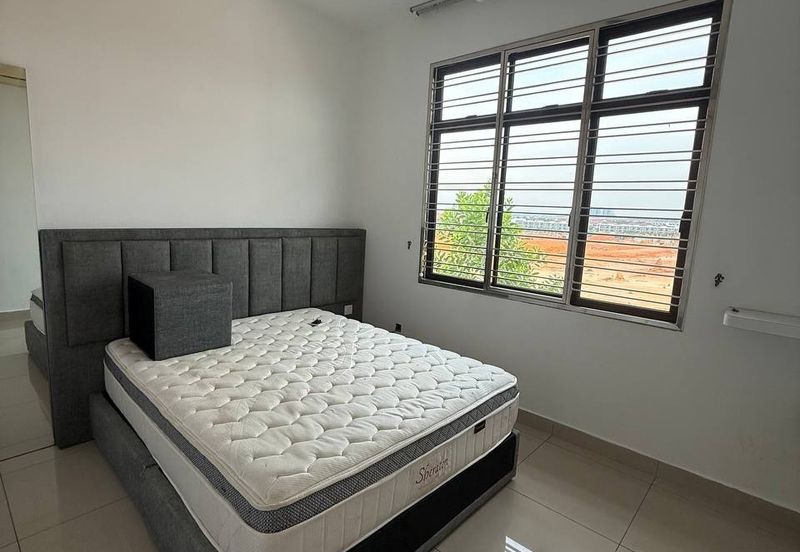 Maple Red, Adda Heights