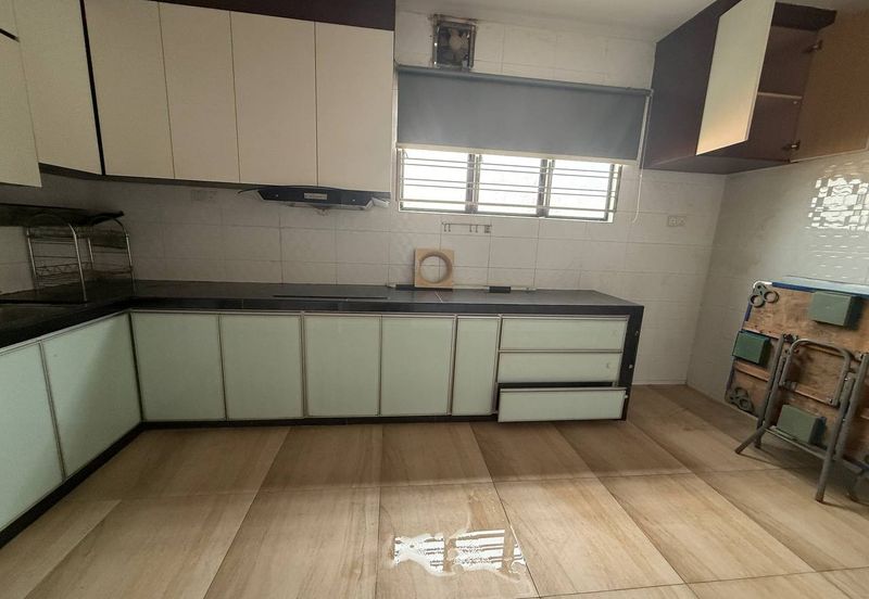 Maple Red, Adda Heights