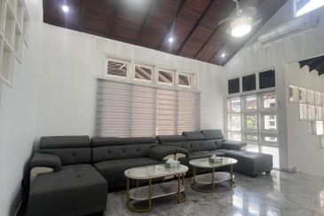 Stulang Laut / Darat