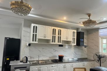 Stulang Laut / Darat