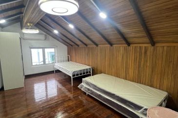 Stulang Laut / Darat