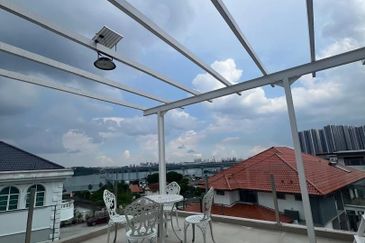 Stulang Laut / Darat