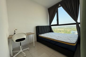 The M @ Medini Macrolink