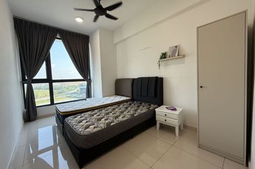 The M @ Medini Macrolink