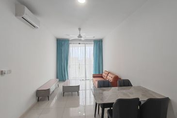 The M @ Medini Macrolink