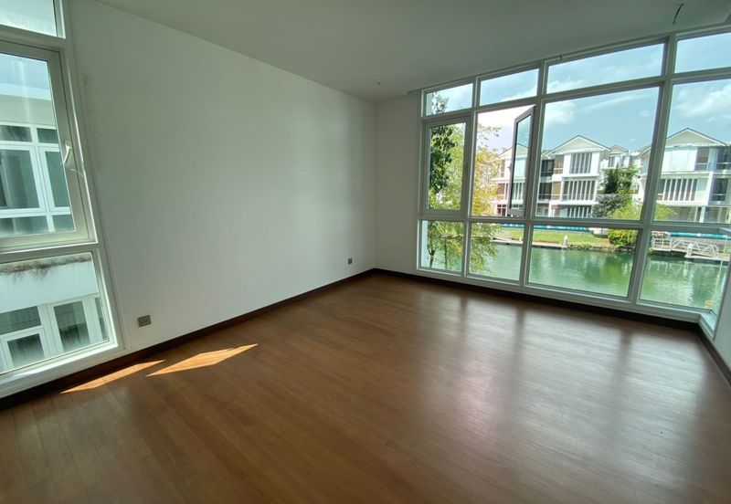 Emerald Bay @ Puteri harbour