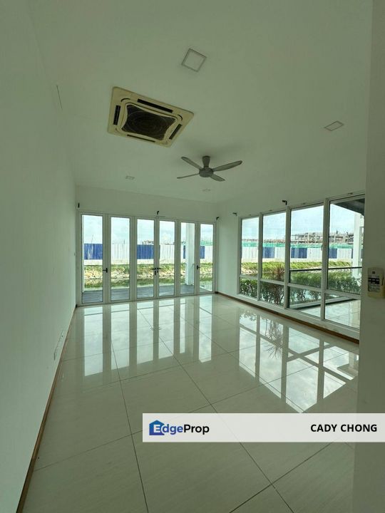 Isola Villa @ Senibong Cove 3 Storey Bungalow House End Lot For Sale, Johor, Masai