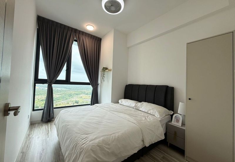 The M @ Medini Macrolink