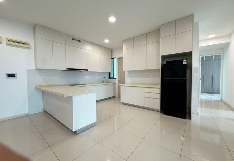 The M @ Medini Macrolink