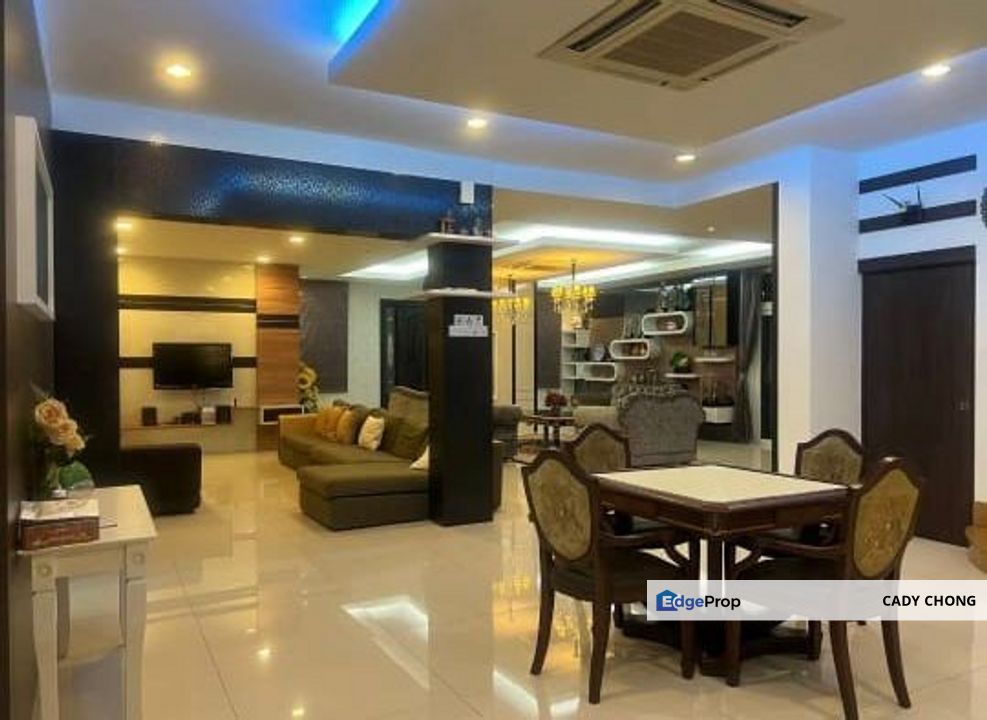 Taman Universiti Double Storey Bungalow Fully Furnished Unit For Sale, Johor, Skudai