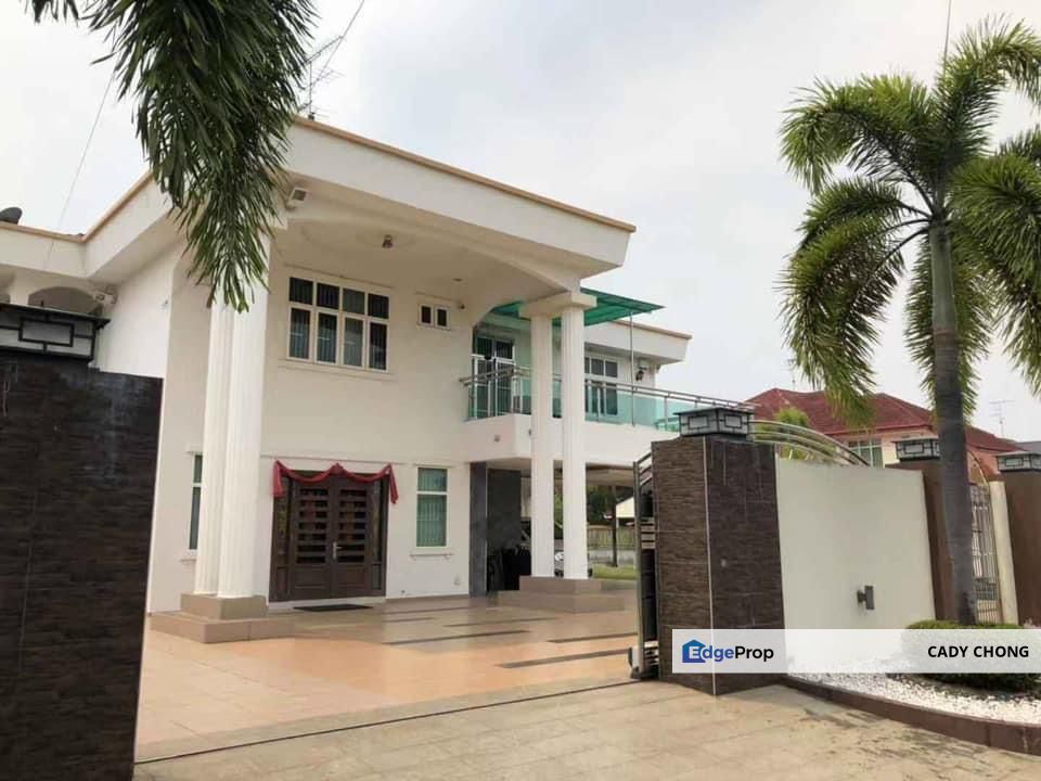 Taman Universiti Double Storey Bungalow Fully Furnished Unit For Sale, Johor, Skudai