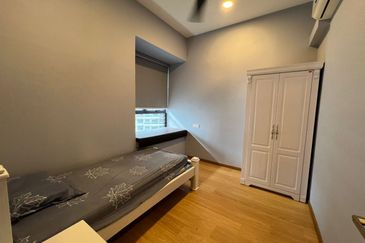 Baypoint @ Country Garden Danga Bay