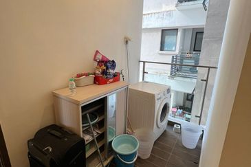 Baypoint @ Country Garden Danga Bay