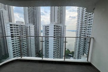 Baypoint @ Country Garden Danga Bay