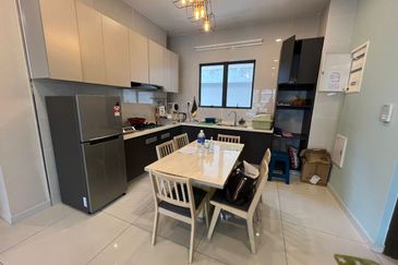 Baypoint @ Country Garden Danga Bay