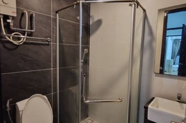 Baypoint @ Country Garden Danga Bay