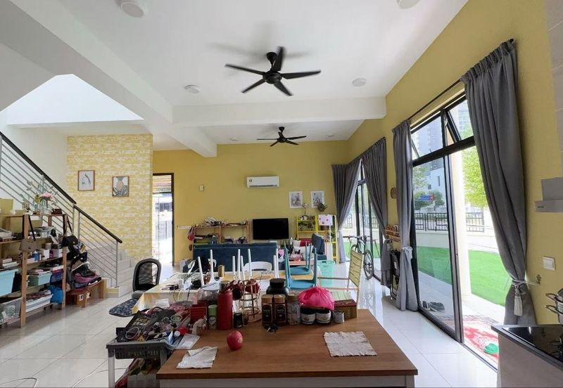 Horizon Hills Double Storey Terrace Corner Lot Fully Furnished & Renovated Unit For Sale