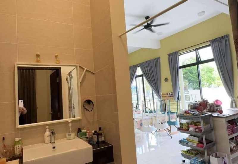 Horizon Hills Double Storey Terrace Corner Lot Fully Furnished & Renovated Unit For Sale