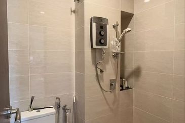 Horizon Hills Double Storey Terrace Corner Lot Fully Furnished & Renovated Unit For Sale