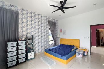 Horizon Hills Double Storey Terrace Corner Lot Fully Furnished & Renovated Unit For Sale
