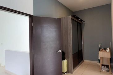 Horizon Hills Double Storey Terrace Corner Lot Fully Furnished & Renovated Unit For Sale