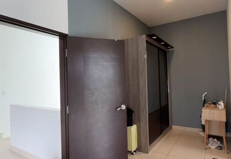 Horizon Hills Double Storey Terrace Corner Lot Fully Furnished & Renovated Unit For Sale