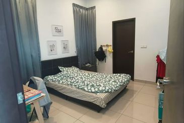 Horizon Hills Double Storey Terrace Corner Lot Fully Furnished & Renovated Unit For Sale